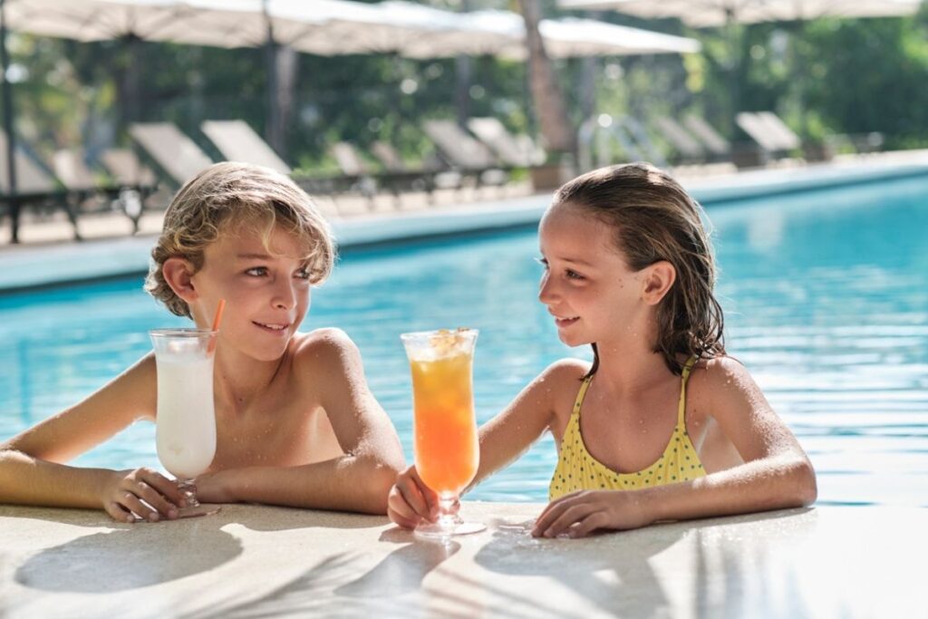 چرا تغذیه در دوره آموزش شنا برای کودکان مهم است؟