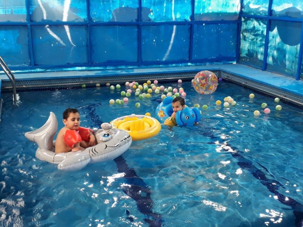 ویژگی ها و استانداردهای استخر کودکان | راهنمای کامل والدین