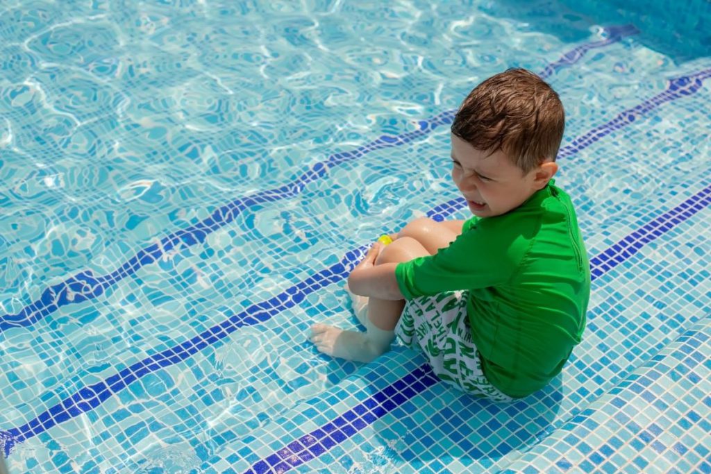  نشانه‌ها و علائم ترس کودکان از آب