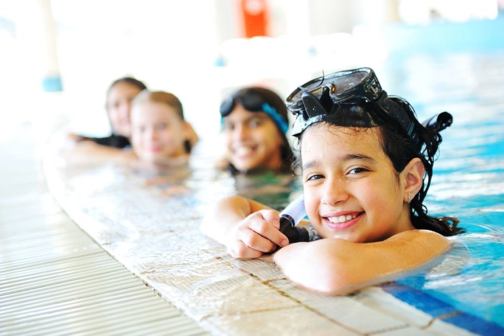 شنا چگونه سیستم ایمنی کودکان را تقویت می‌کند؟