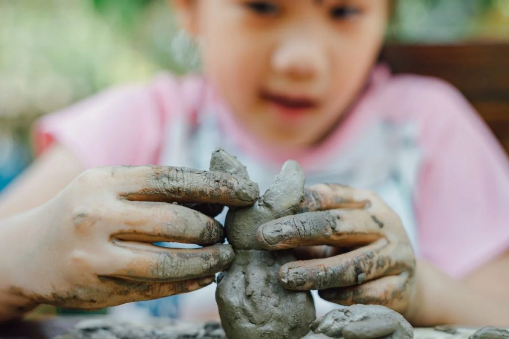 چه نوع گلی برای بازی کودکان مناسب است؟