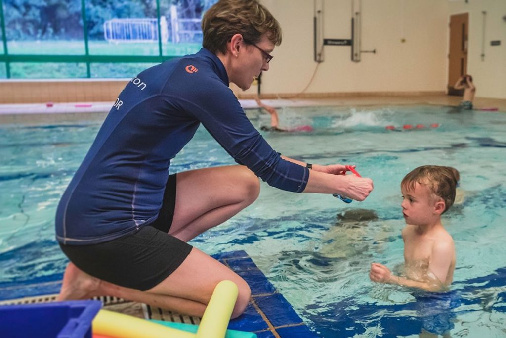 استخر مادر و کودک ناوا